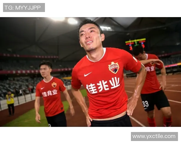 深圳篮球队配合默契创新高助力球队在联赛中崭露头角